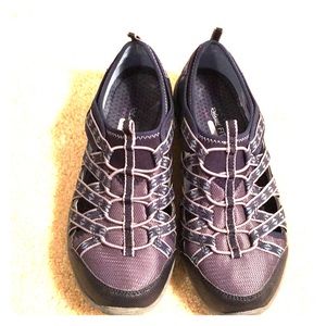 Sketchers relaxed fit sneakers